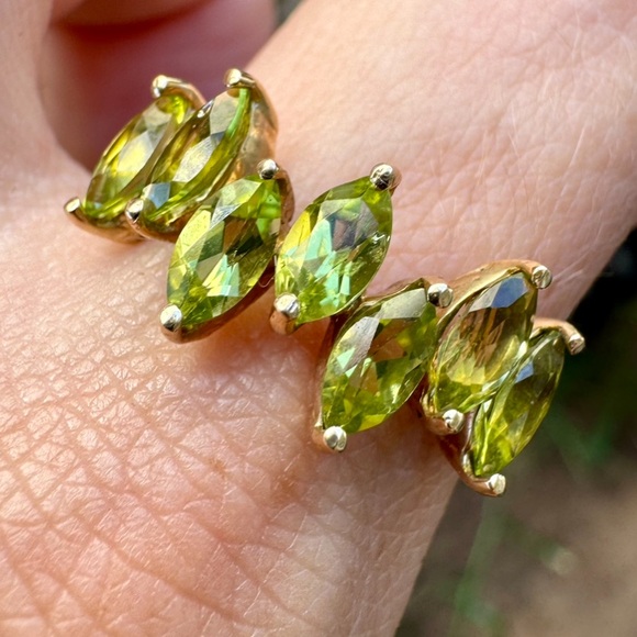 Vintage solid 10k yellow gold genuine clean peridot ring - Picture 8 of 14